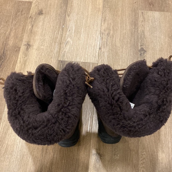 UGG | Adirondack Tall - Picture 7 of 7